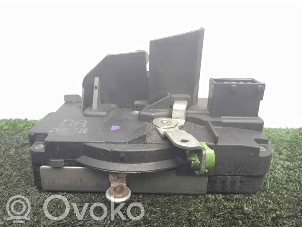 Opel Vectra B Priekšpusē slēdzene 