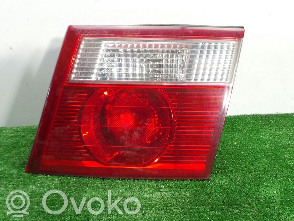 KIA Carens I Takaluukun takavalot 