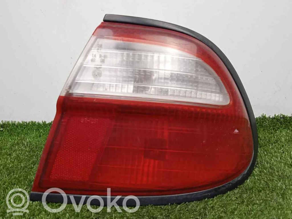 Nissan Almera Aizmugurējais lukturis virsbūvē 