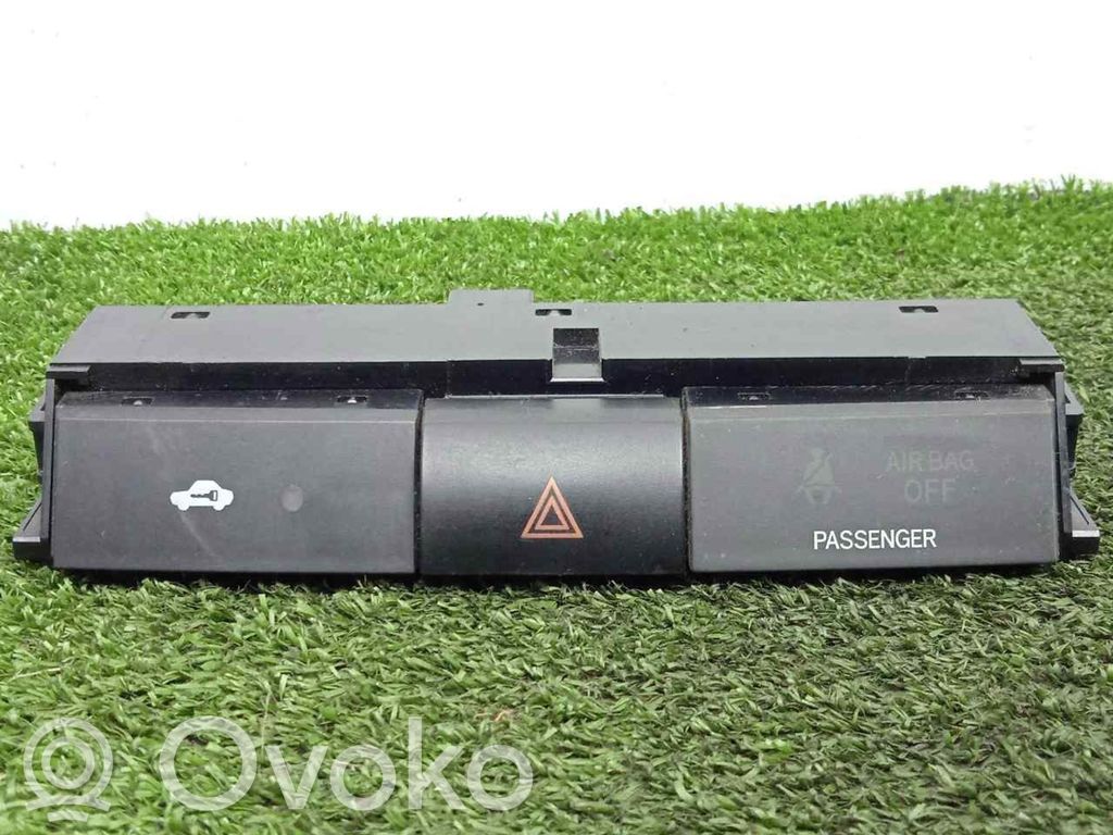 Toyota Corolla E140 E150 Botón interruptor de luz de peligro 