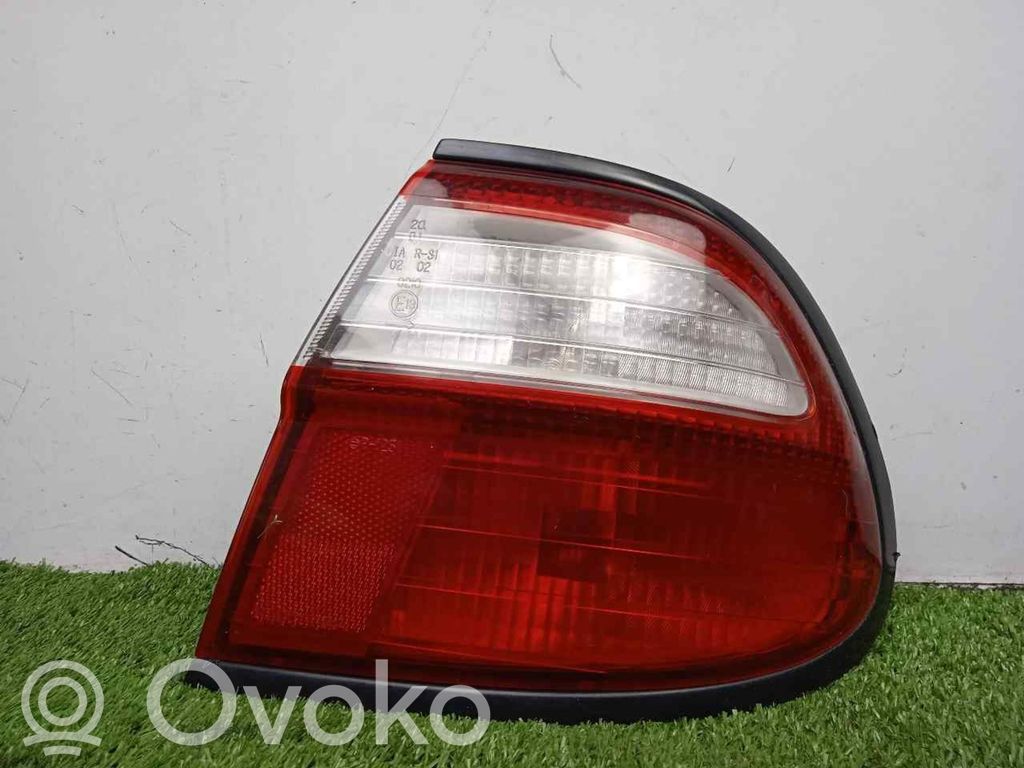 Nissan Almera Aizmugurējais lukturis virsbūvē 
