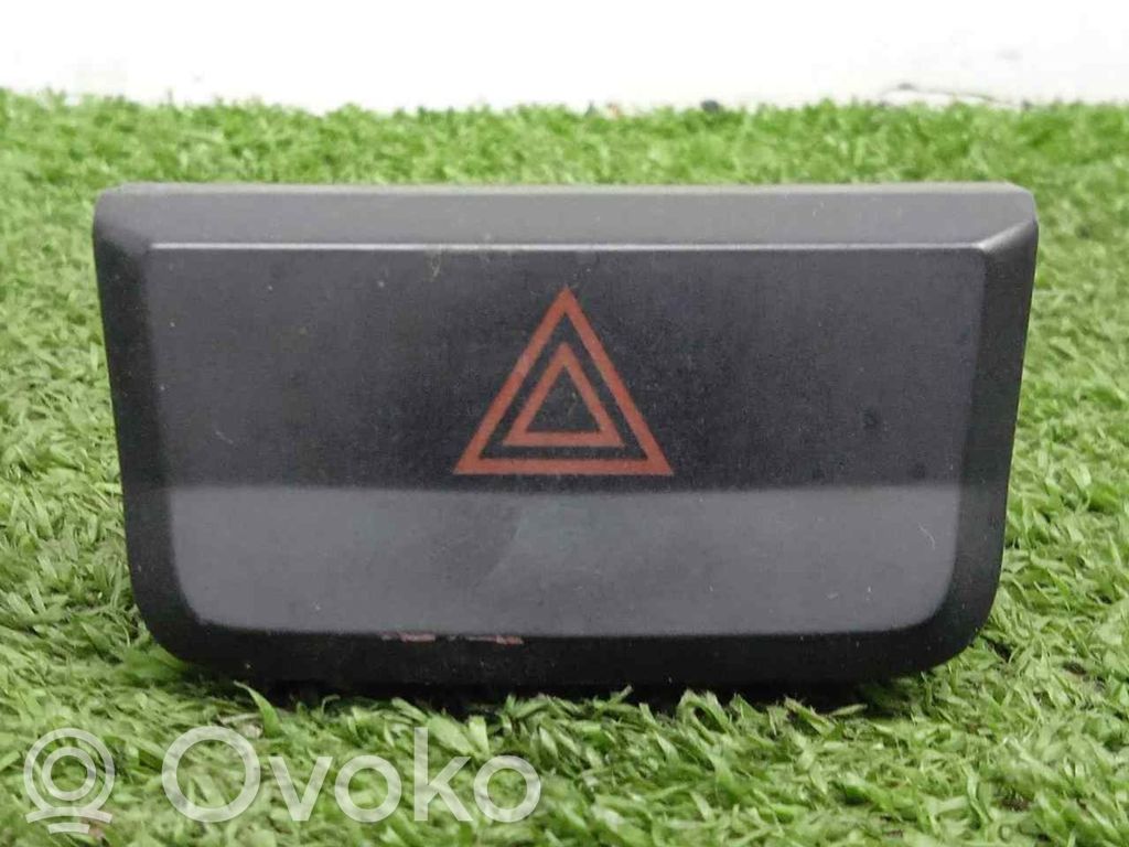 Hazard light switch   864W0140