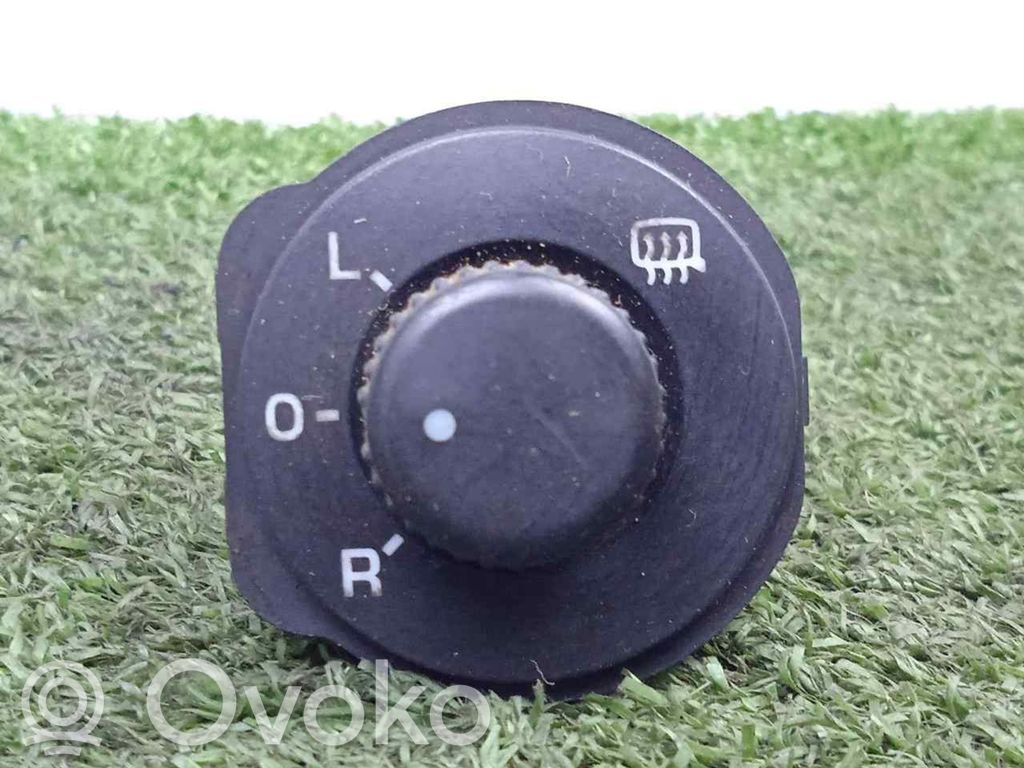 Wing mirror switch