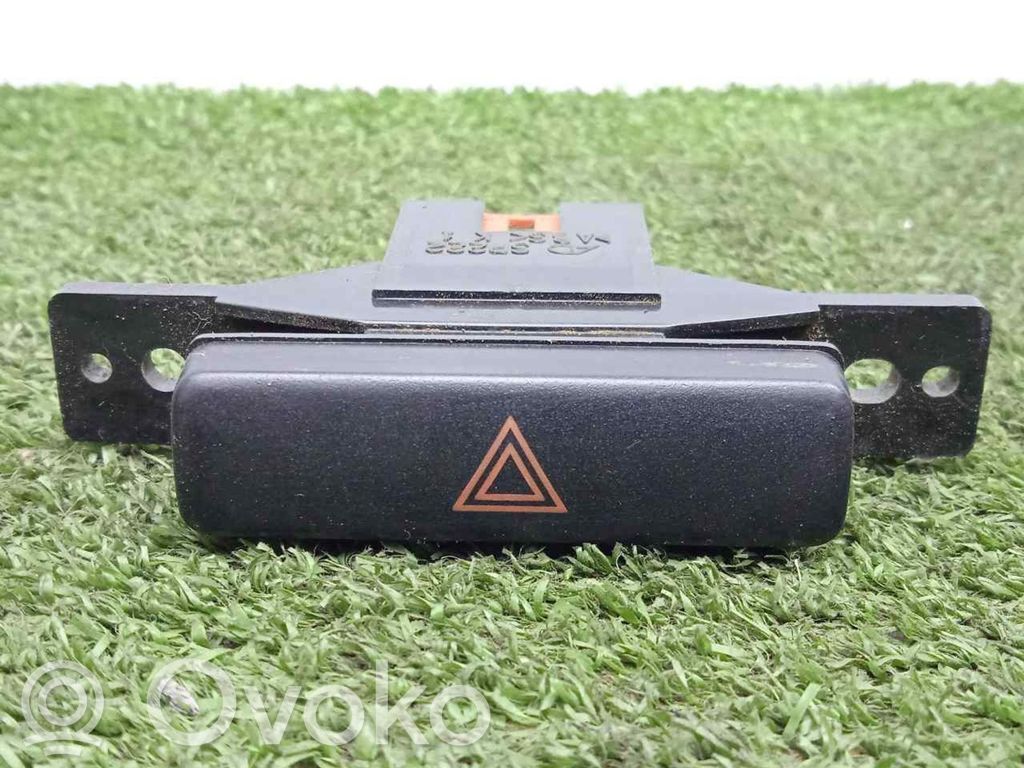 Suzuki Grand Vitara II Botón interruptor de luz de peligro 