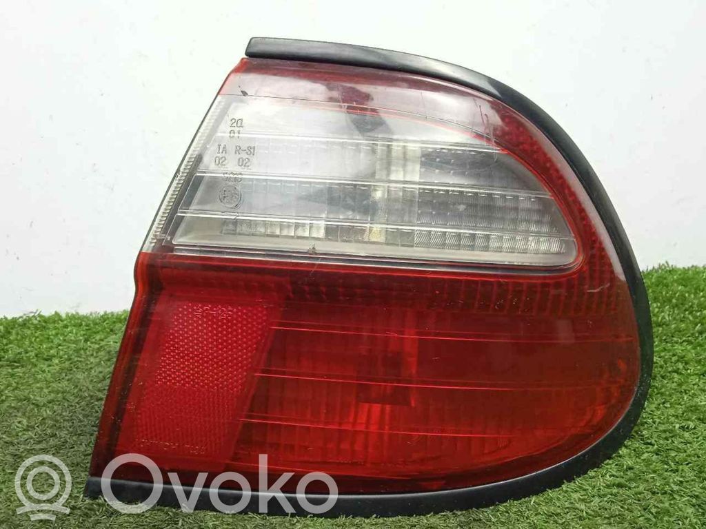 Nissan Almera Aizmugurējais lukturis virsbūvē 