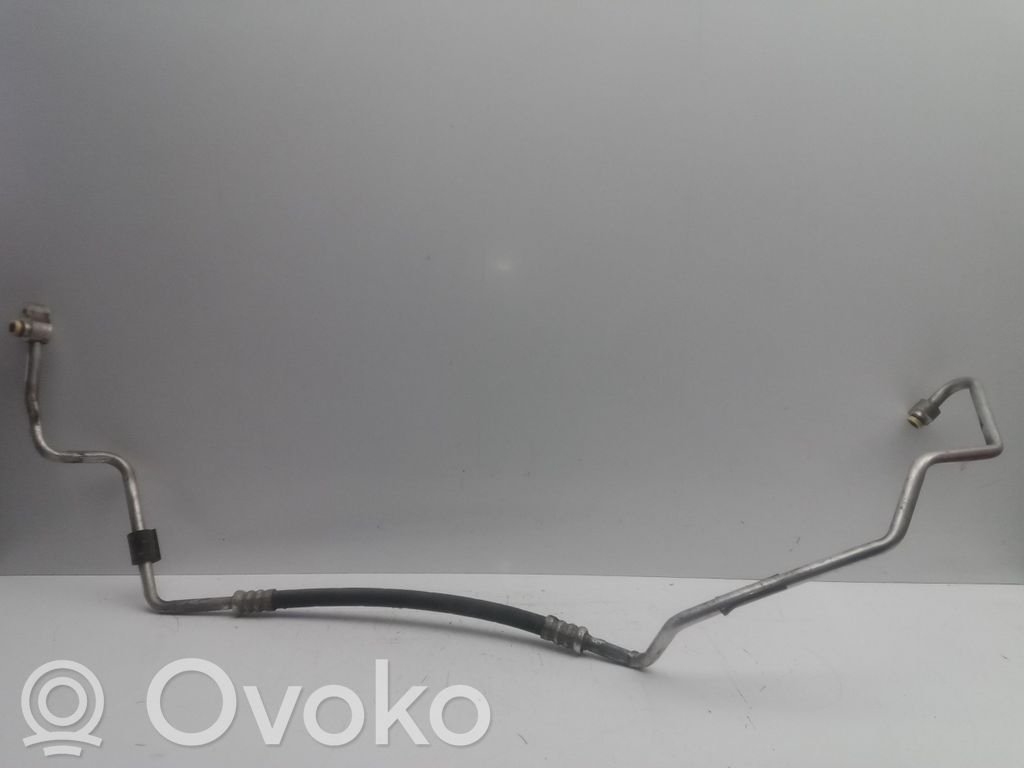 BMW 1 E81 E87 Ilmastointilaitteen putki (A/C) 