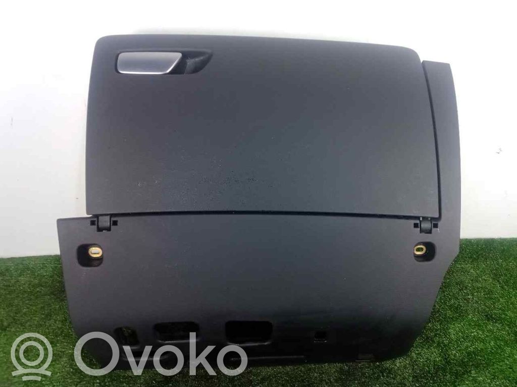 Glove box   8V1857035B