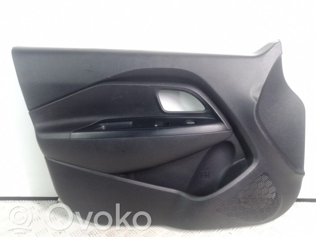 Verkleidung Tür vorne   823101W010