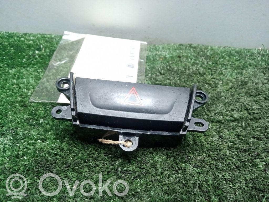 Mitsubishi ASX Botón interruptor de luz de peligro 