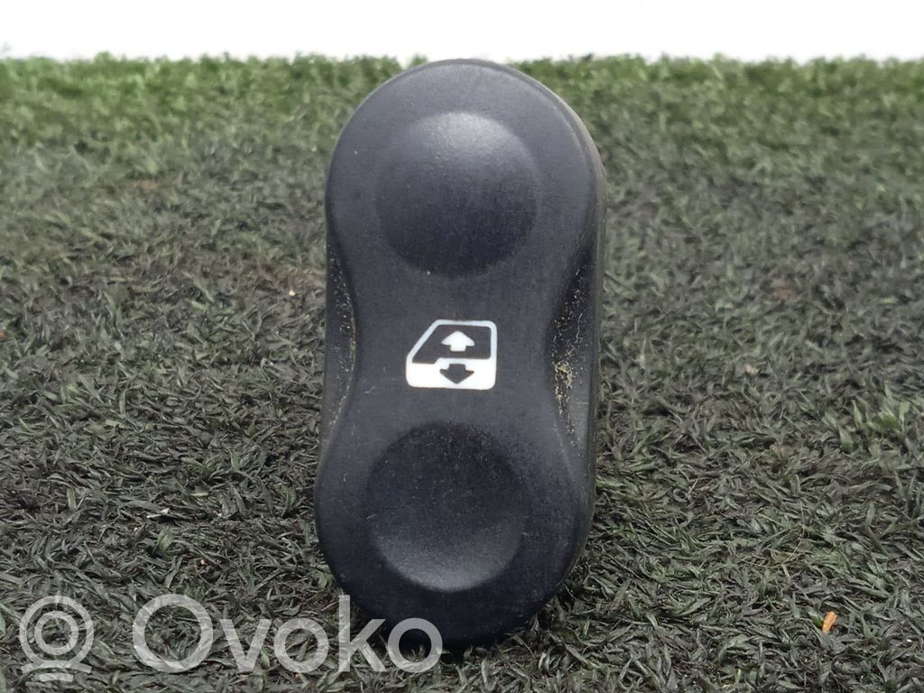 Dacia Duster Electric window control switch 