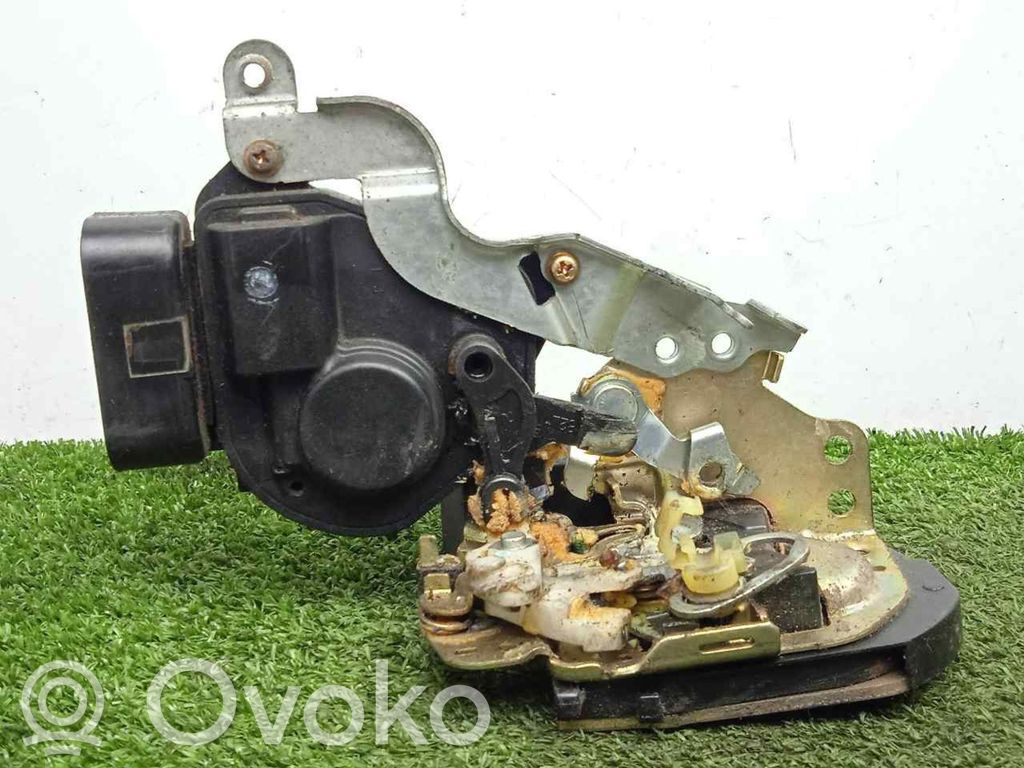 Toyota RAV 4 (XA10) Serratura portiera anteriore 
