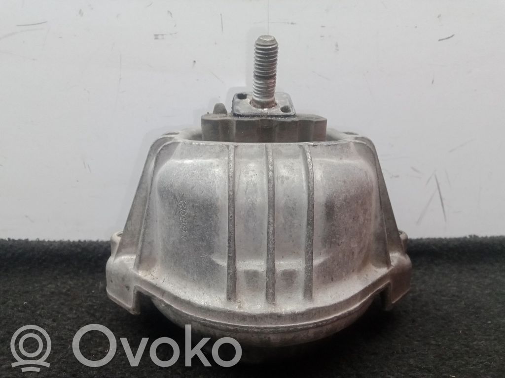 Soporte de montaje del motor   13981112