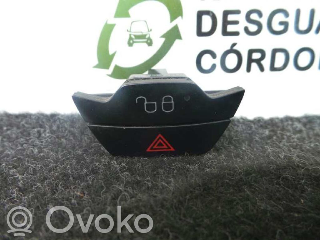 Botón interruptor de luz de peligro   AM5T13A350AA