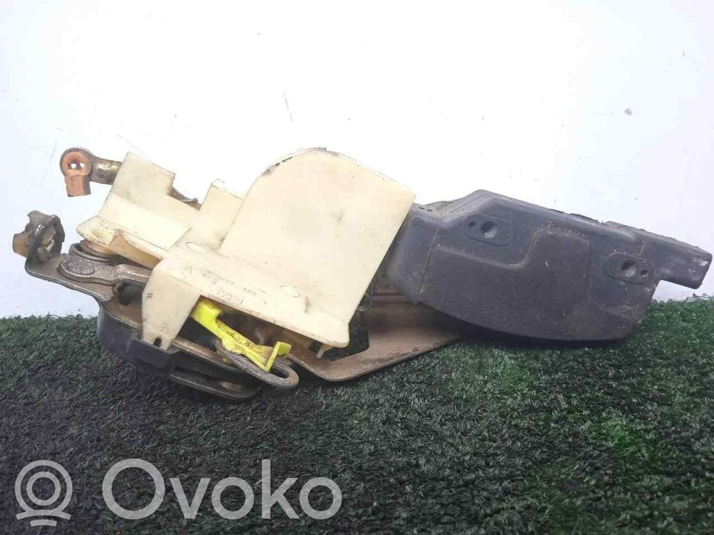 Opel Vectra A Front door lock 