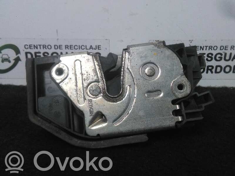 Priekšpusē slēdzene   7036167,4PUERTAS,ELECTRICA7PIN