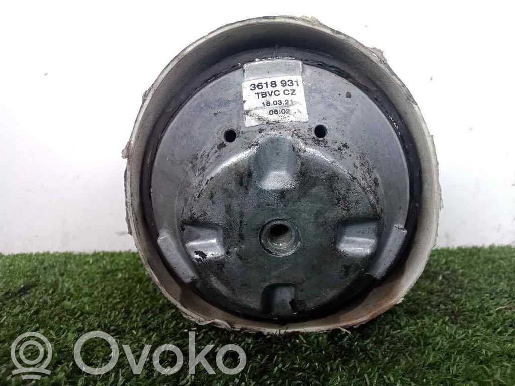 Mercedes-Benz C W203 Engine mount bracket 