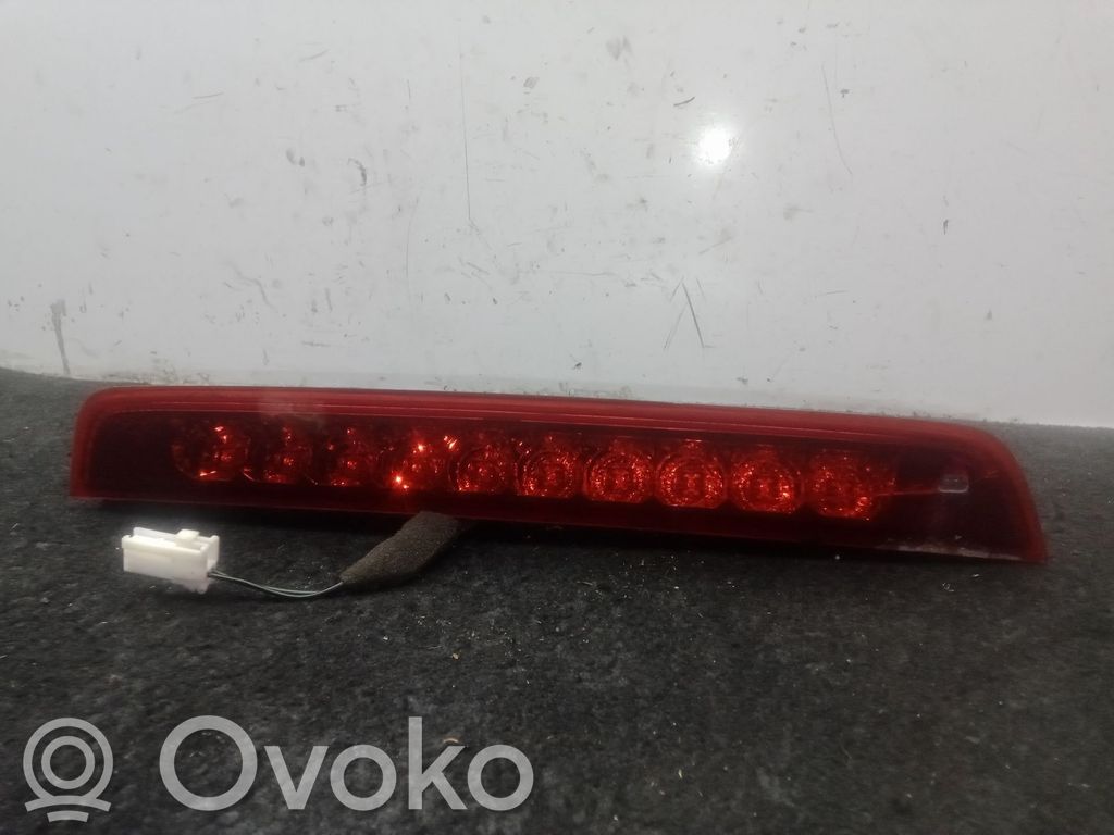 Kolmas/lisäjarruvalo   927002Y0