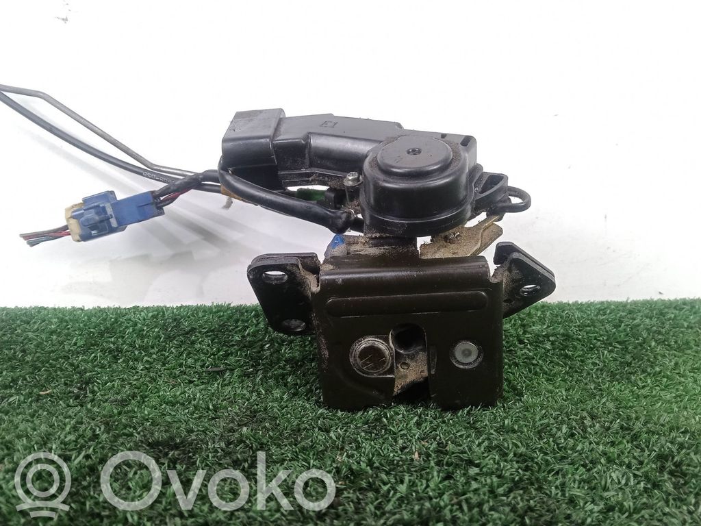Toyota Corolla E120 E130 Takaluukun lukon salvan moottori 