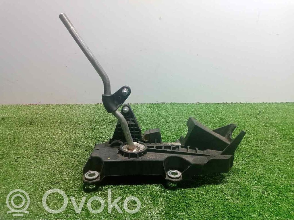 Pavarų perjungimo traukė   4M5R7C453