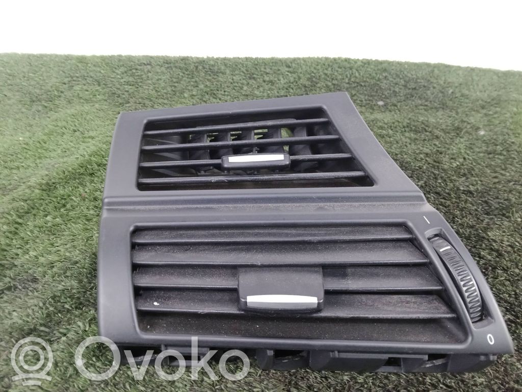 Rejilla de ventilación central del panel   716180304