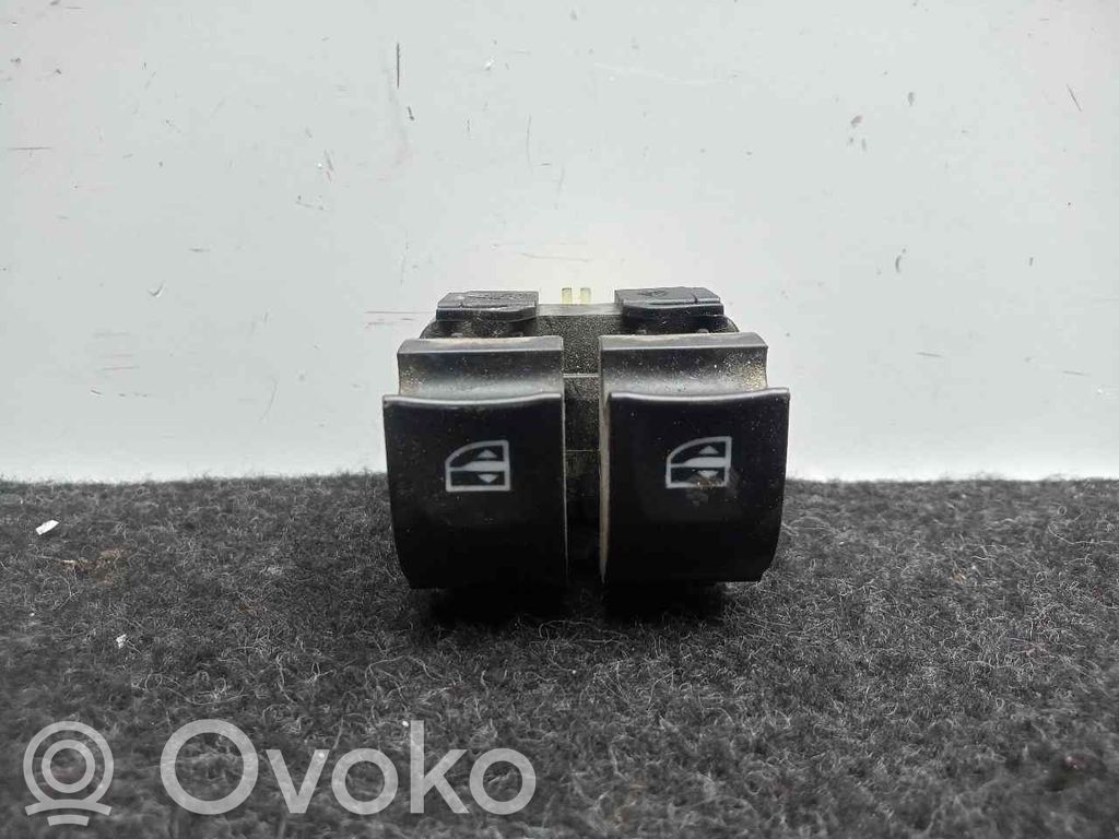 Interruptor del elevalunas eléctrico   254217475R