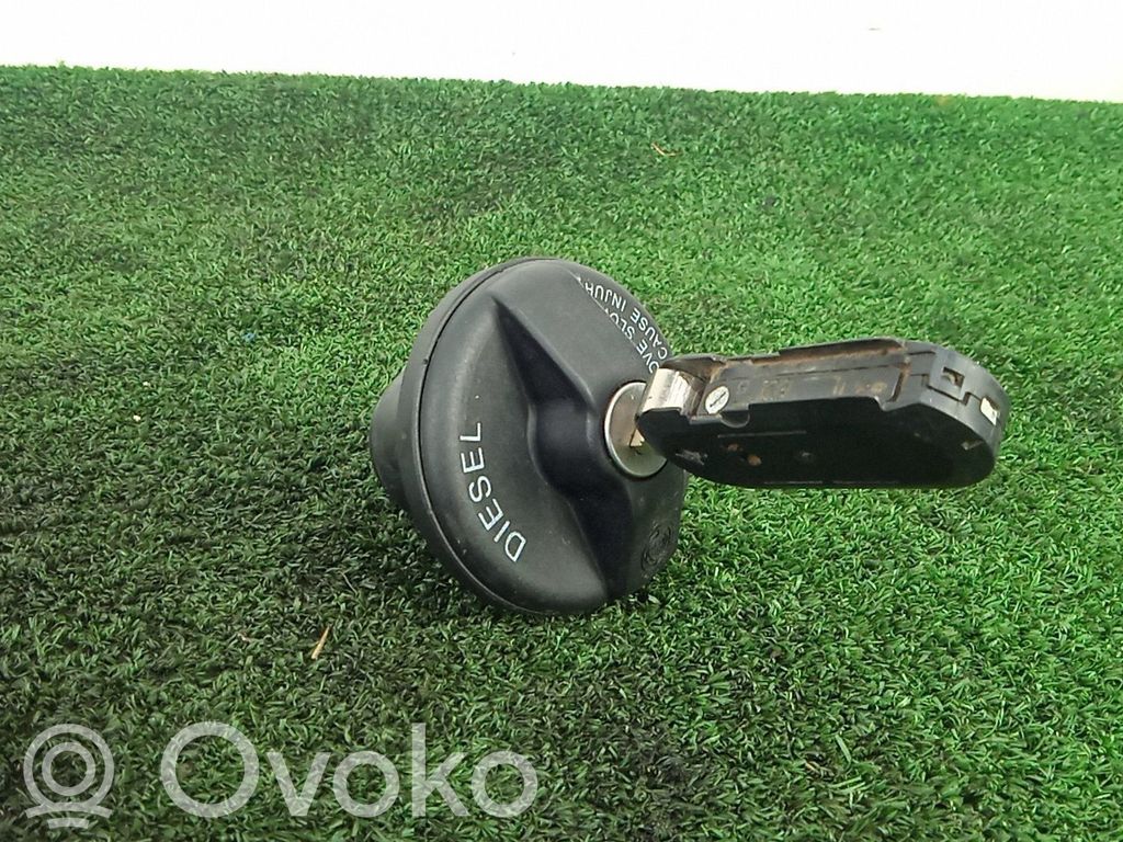 Fiat Doblo Apdaila prie degalų bako dangtelio 