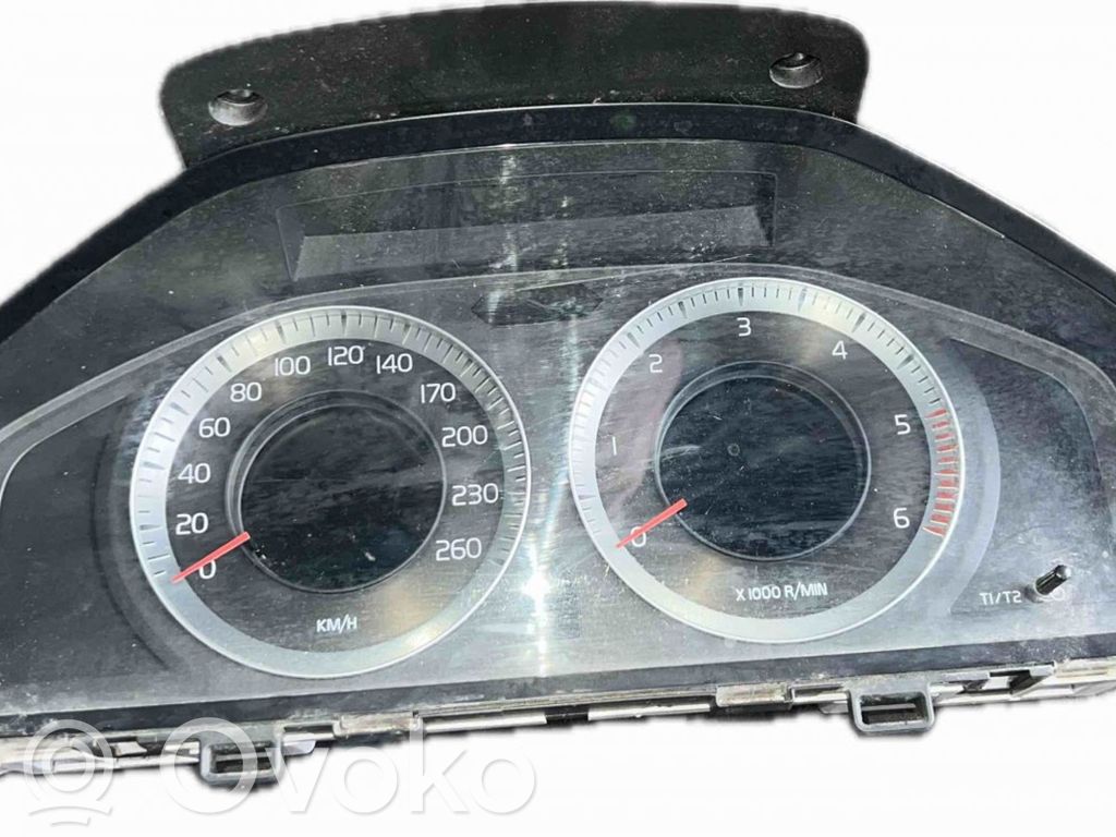 Volvo V70 Speedometer (instrument cluster) 