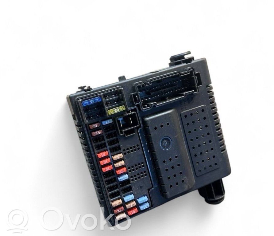 Volvo S60 Saugiklių dėžė (komplektas) 
