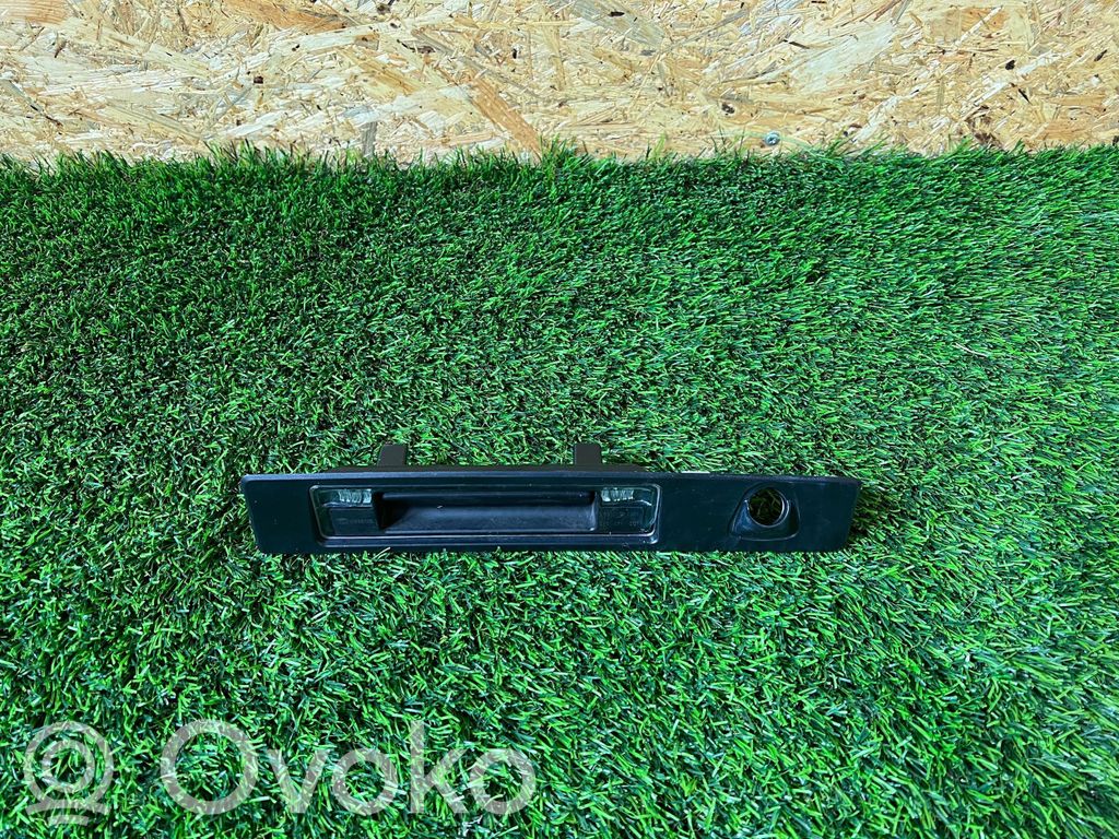 Volvo XC90 Fender mounting bracket 