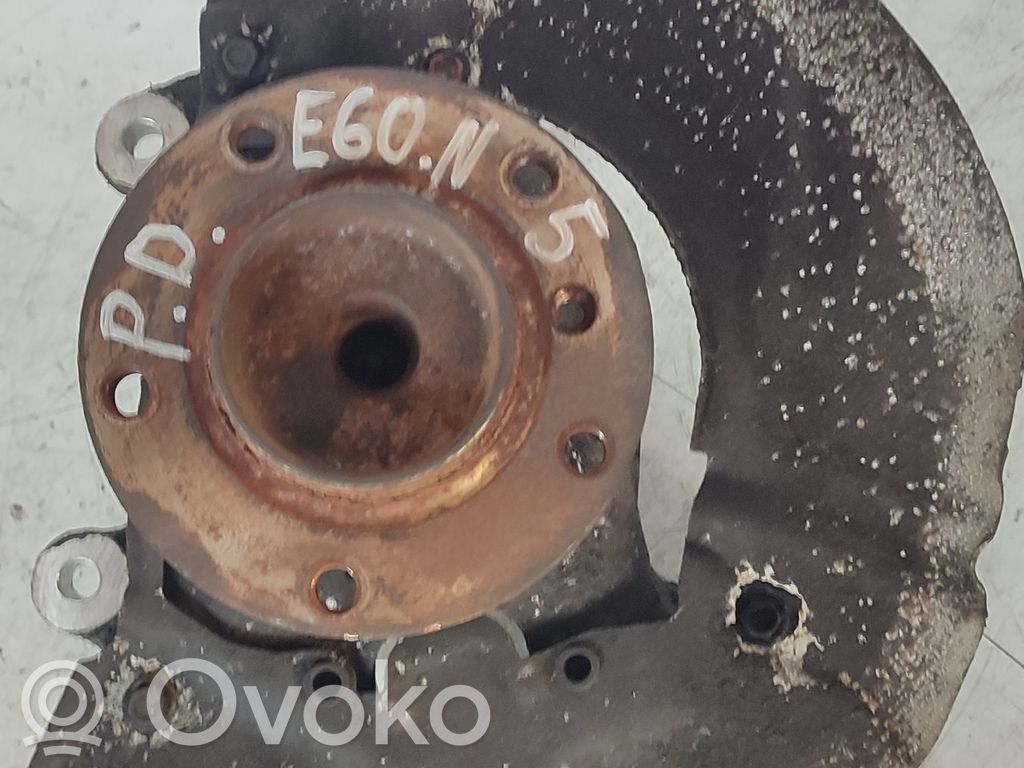 Front wheel hub