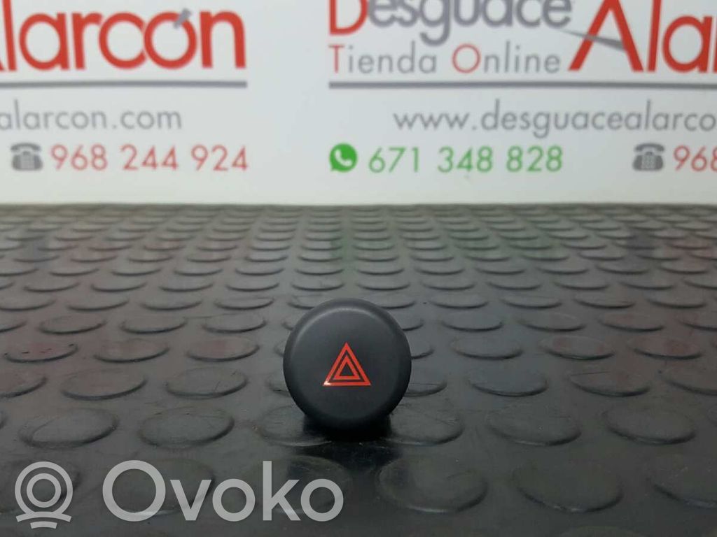 Botón interruptor de luz de peligro