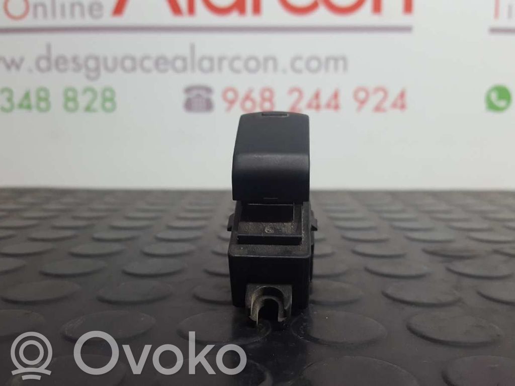 Nissan Qashqai+2 Interruttore di controllo dell’alzacristalli elettrico