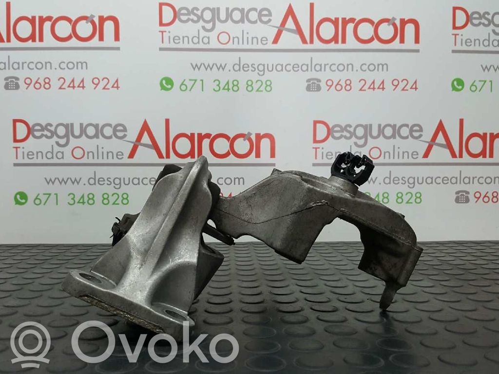 Engine mount bracket   112100019R