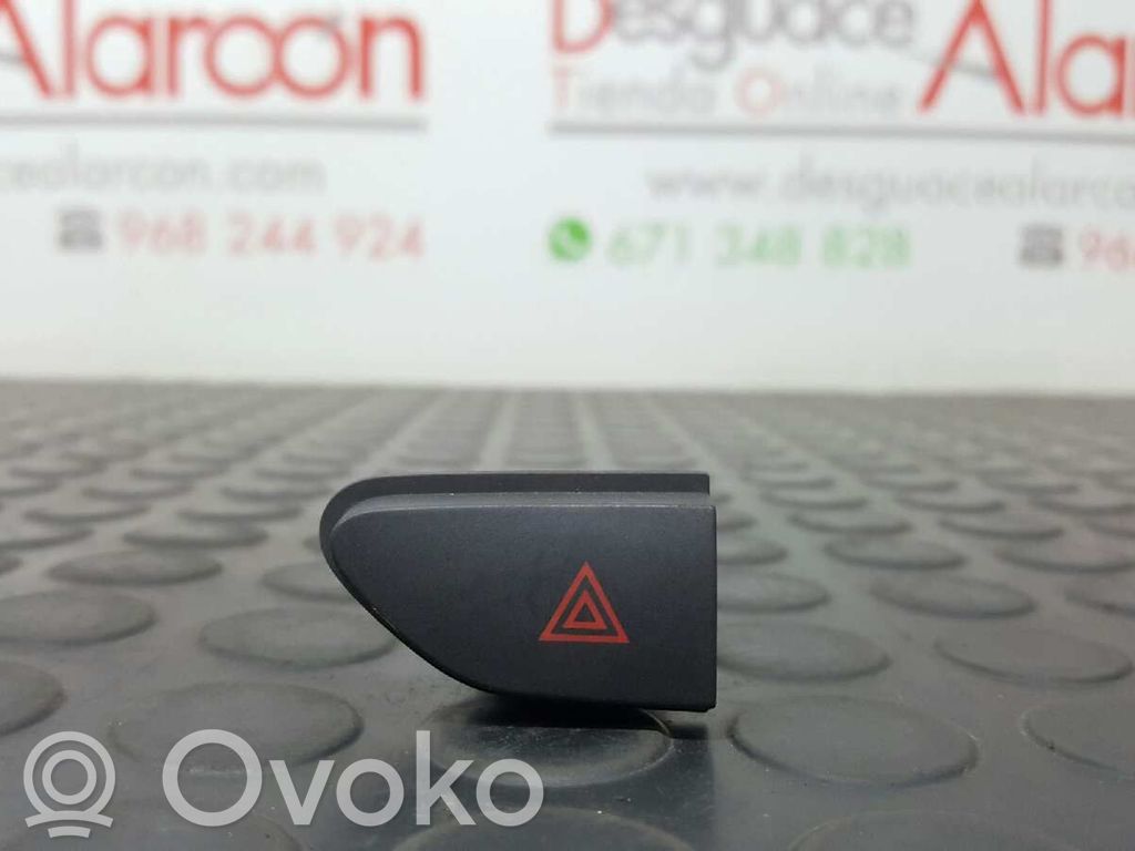 Renault Clio IV Hazard light switch 