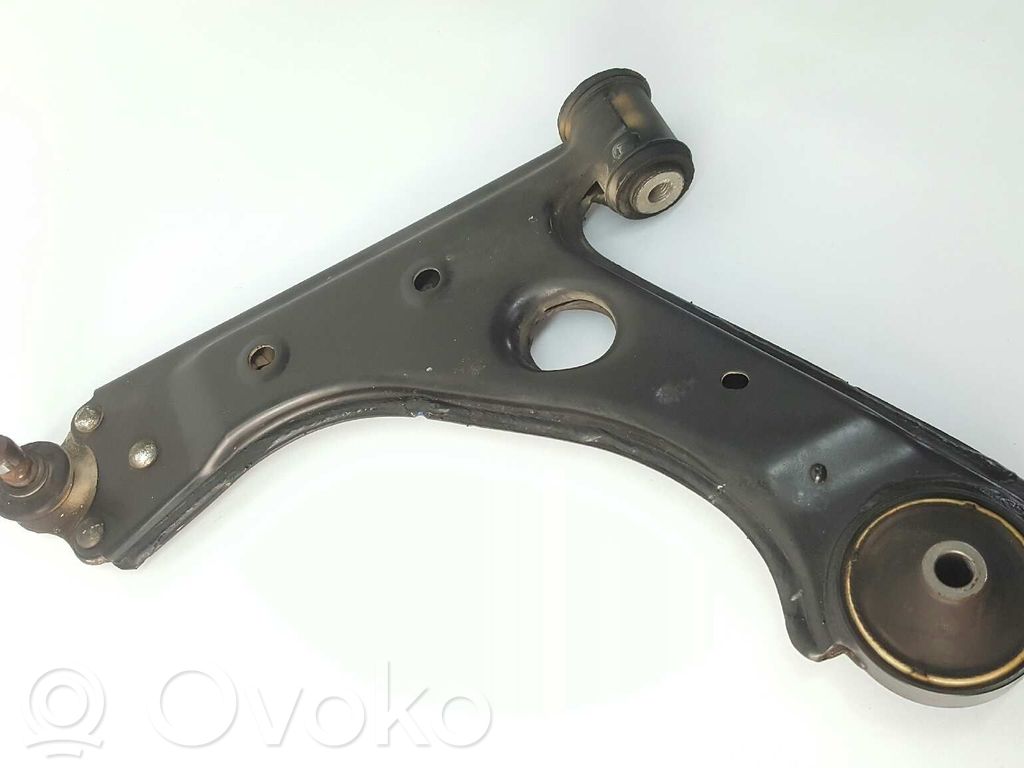 Opel Corsa E Рычаг 