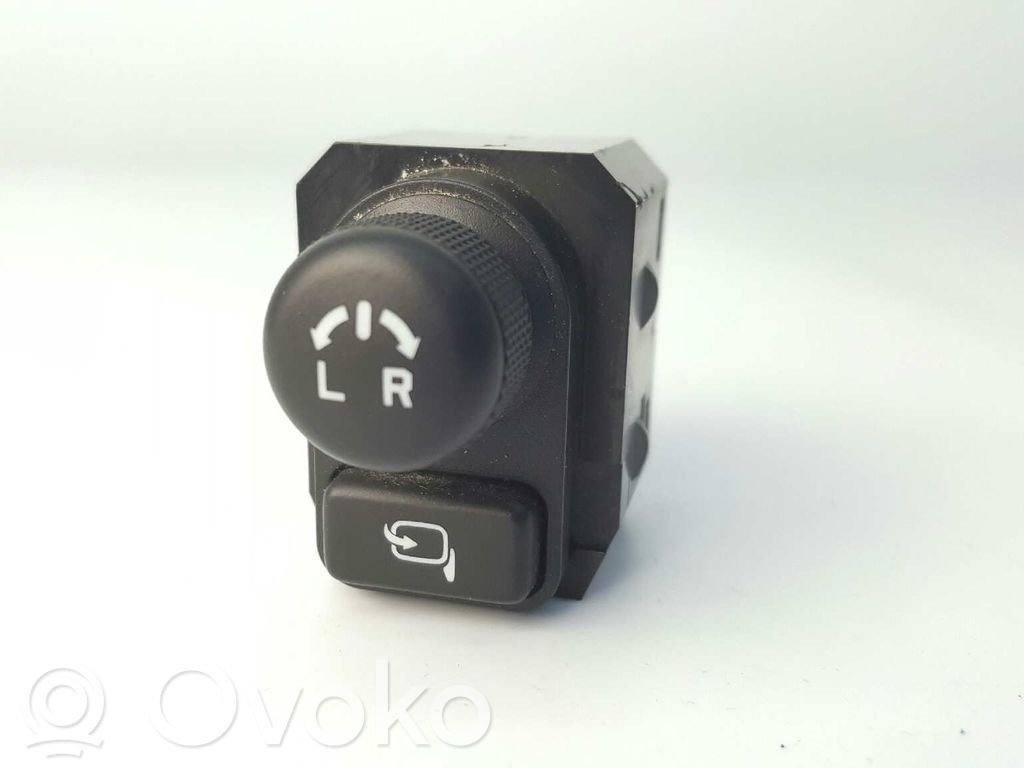 Suzuki SX4 S-Cross Sivupeilin kytkin 