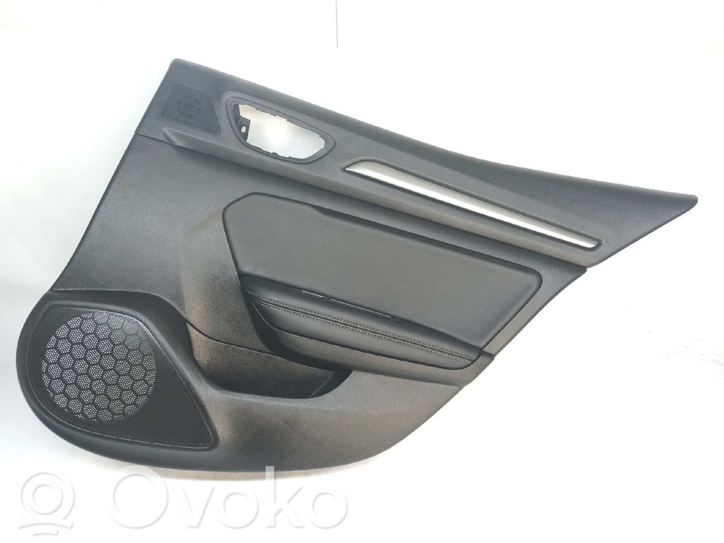 Renault Megane IV Takaoven verhoilu