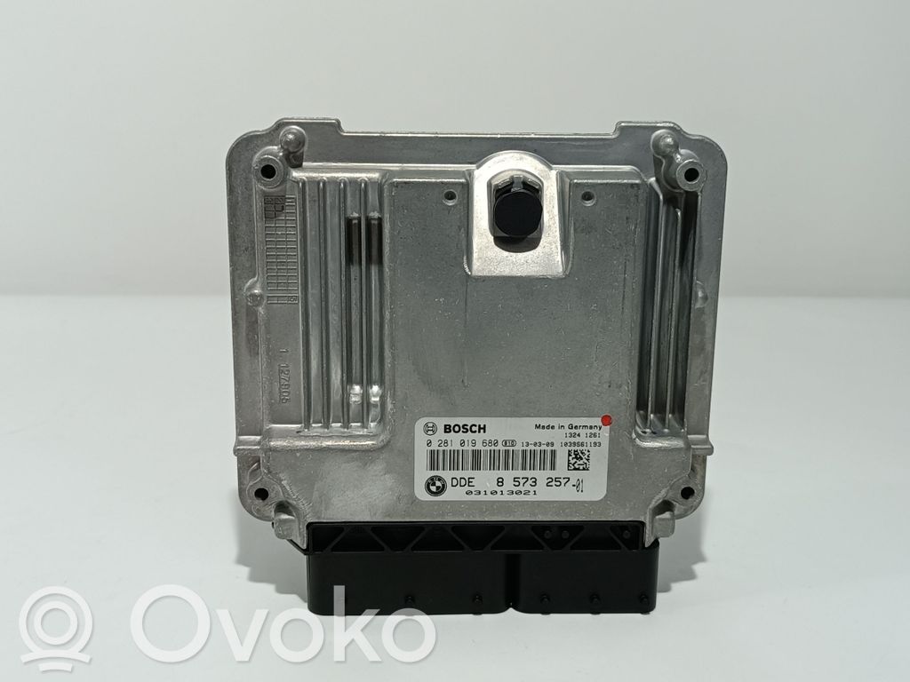 Dzinēja vadības bloks   8573257,0281019680,13618576333