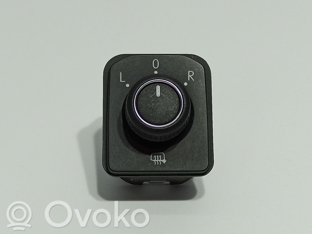 Audi A1 Wing mirror switch 
