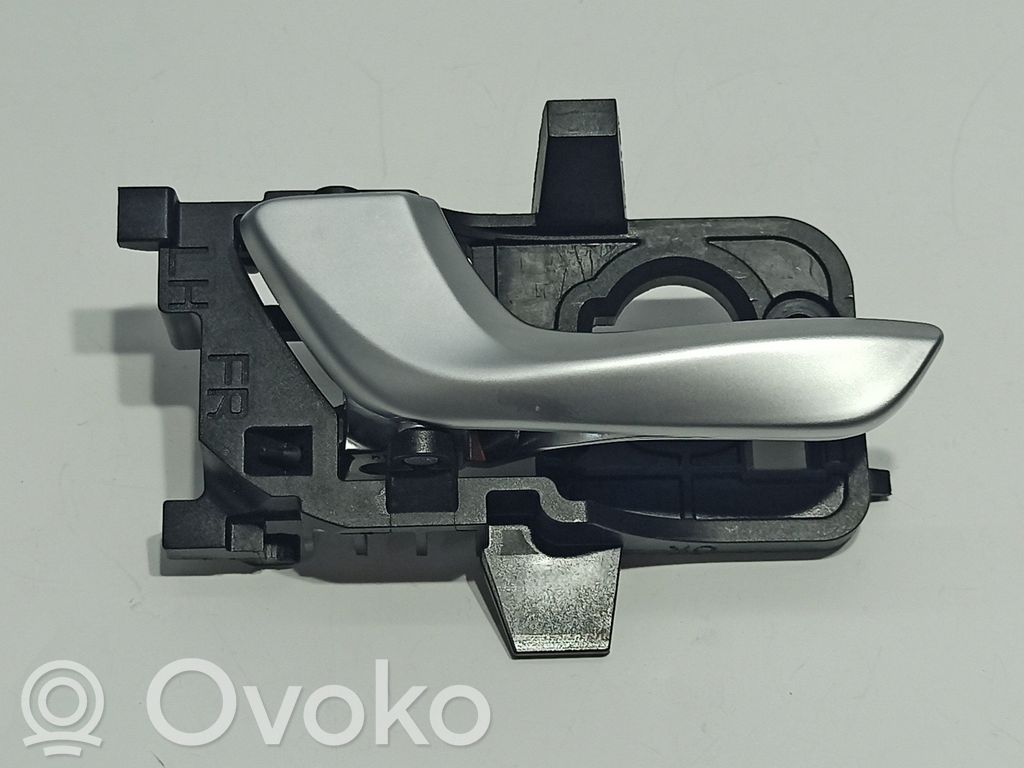 KIA Stonic Manecilla interna puerta delantera 