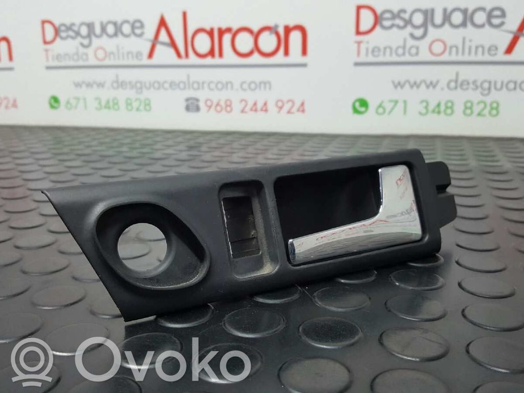 Manecilla interna puerta trasera   4A0839020C