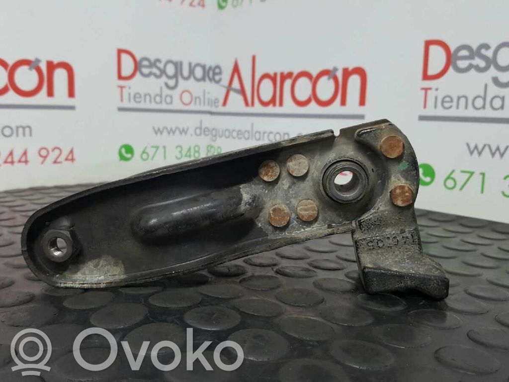 Peugeot 407 Engine mount bracket 
