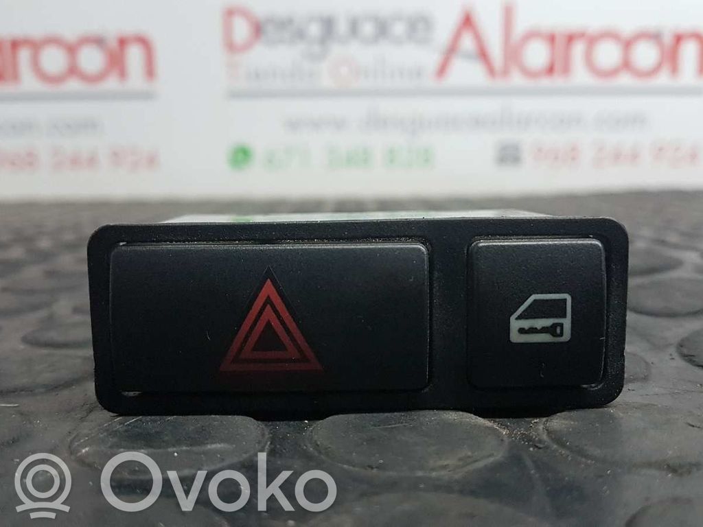Hazard light switch   8368920