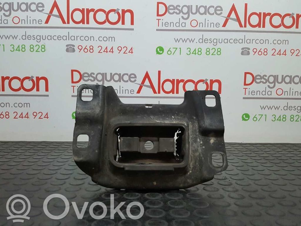 Engine mount bracket   3N617M121CD