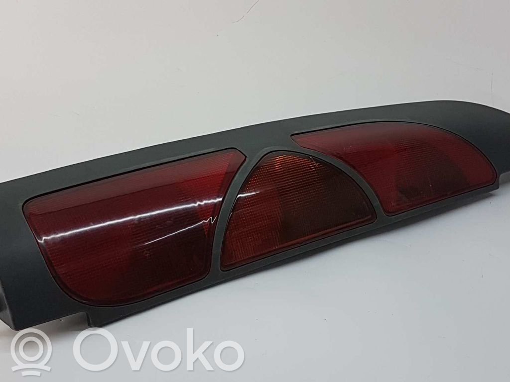 Renault Kangoo I Aizmugurējais lukturis virsbūvē 