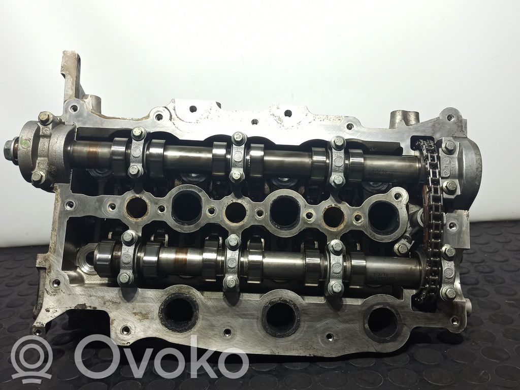 Peugeot 407 Engine head 