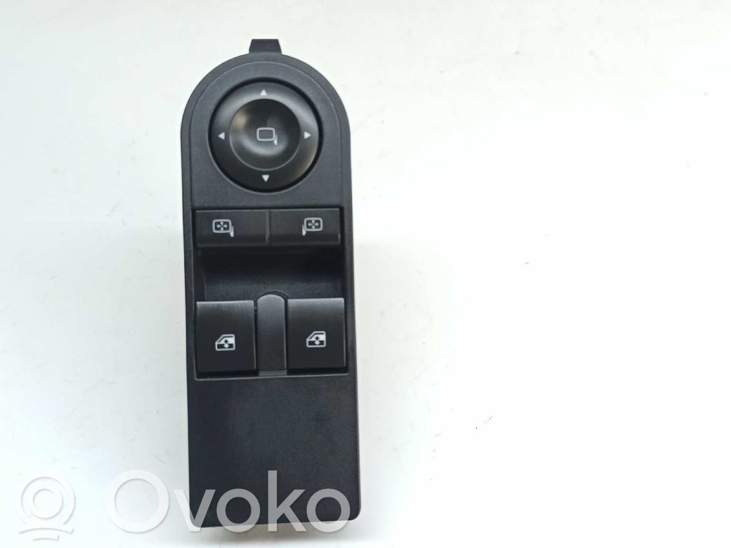 Opel Zafira B Electric window control switch 