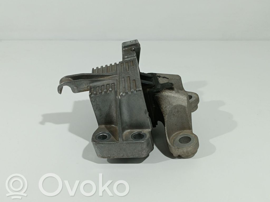 Volvo XC90 Engine mount bracket 