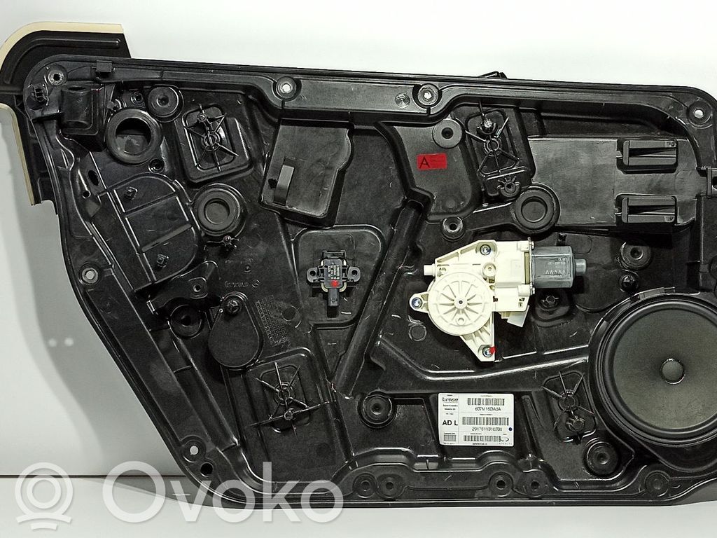 Infiniti Q30 Manualny podnośnik szyby drzwi przednich 