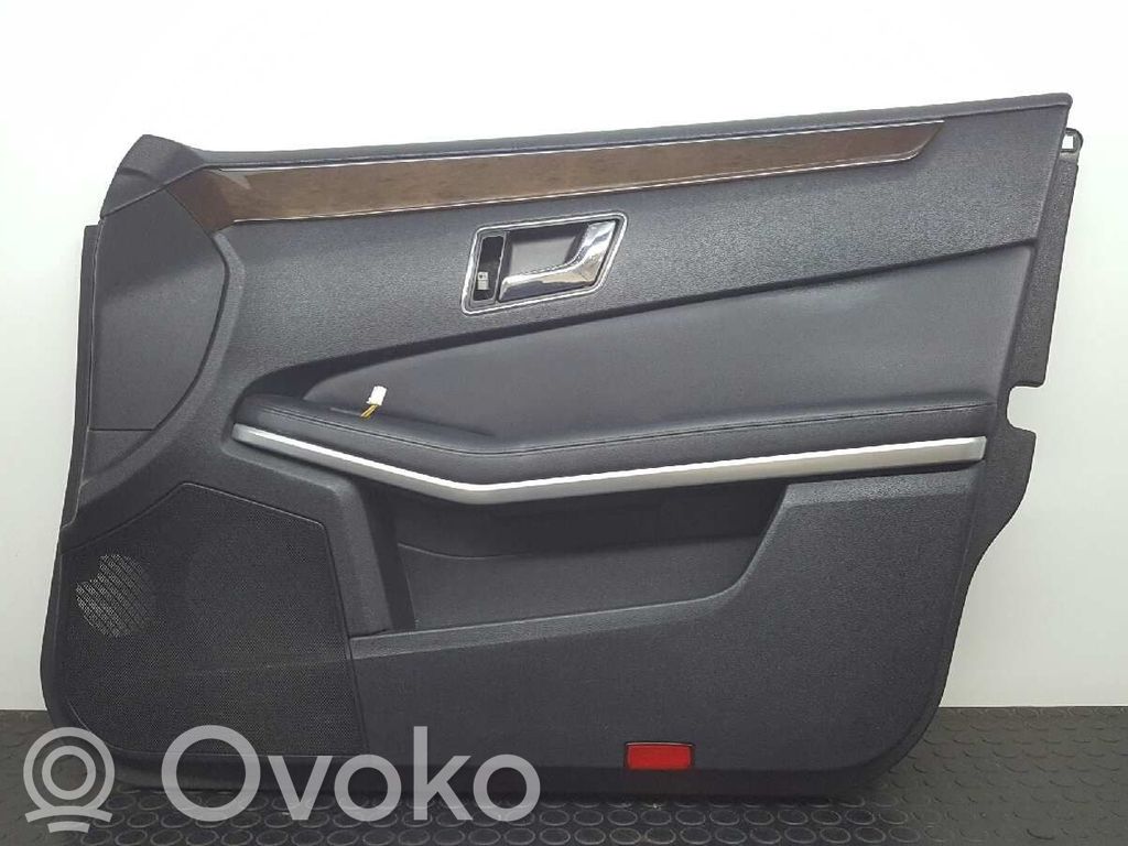 Mercedes-Benz E W212 Revestimiento de puerta delantera 